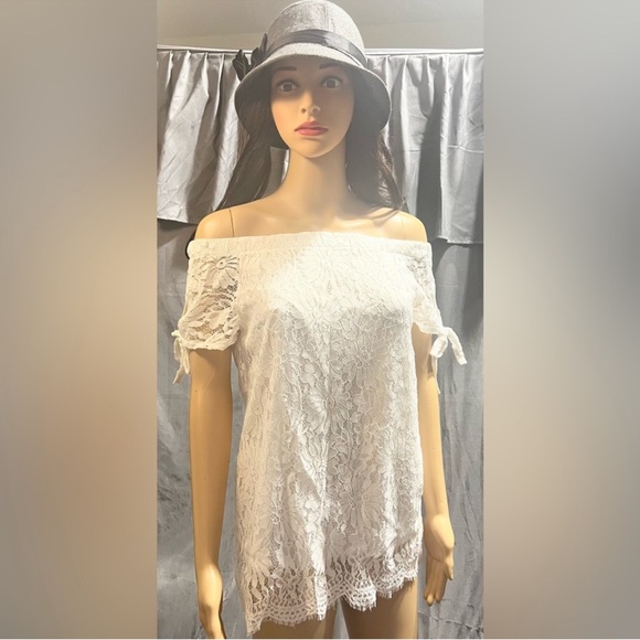 $3 LACE BLOUSE. SIZE SMALL. $3 IF BUNDLED - Picture 13 of 13